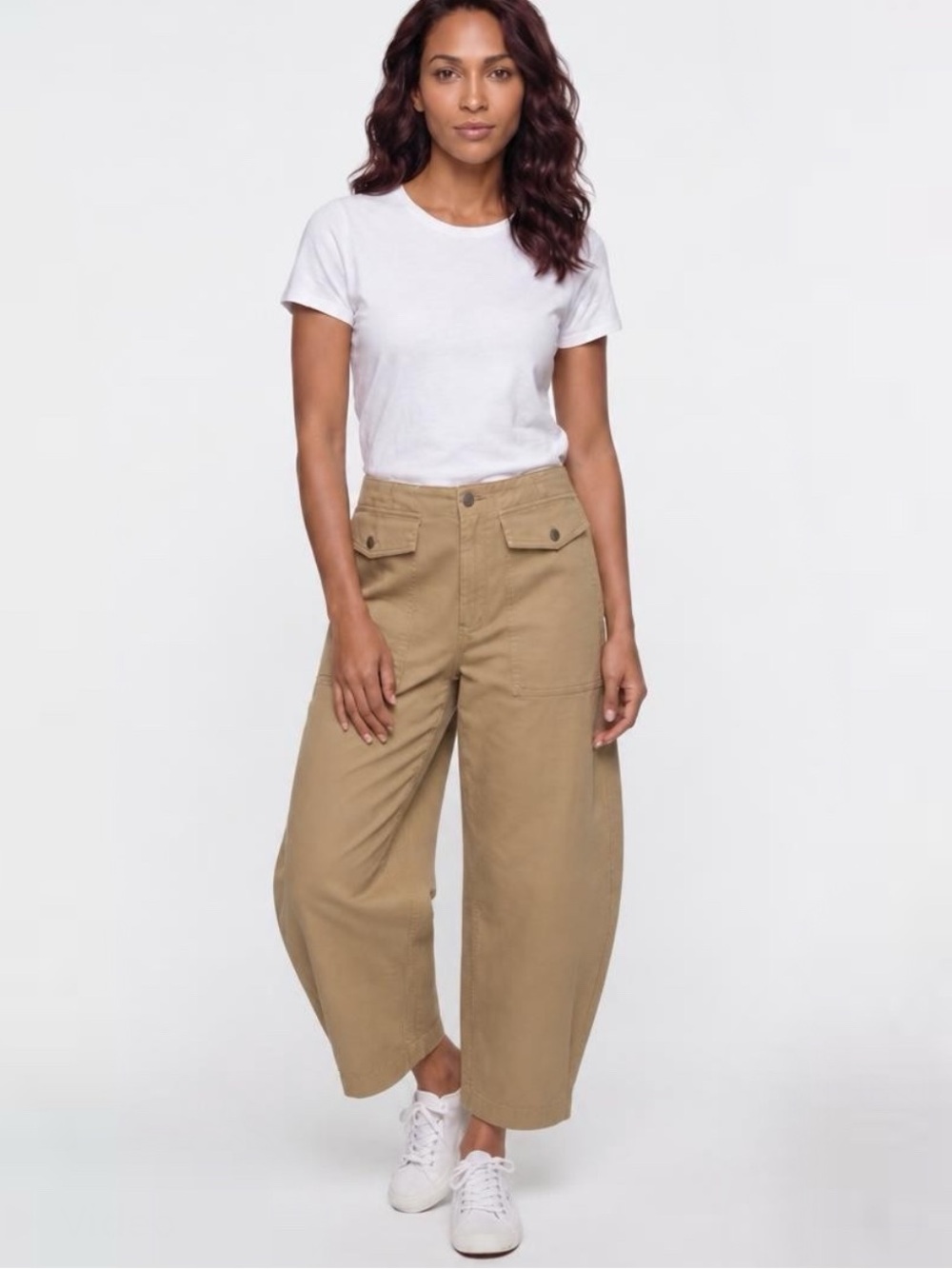 Banana Republic khaki pants with flap pockets front and back